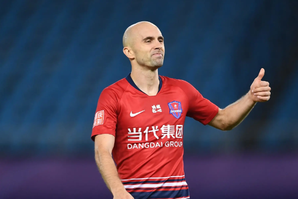 中超外援阿德里安曾經(jīng)親身經(jīng)歷過(guò)手球爭(zhēng)議事件